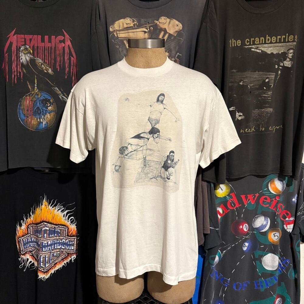Vintage 1990s sports art t shirt